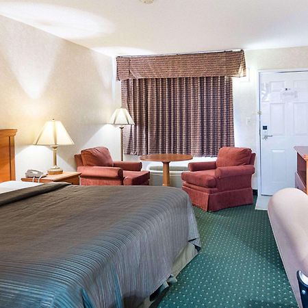 Quality Inn Petersburg Near Fort Gregg-Adams Екстериор снимка