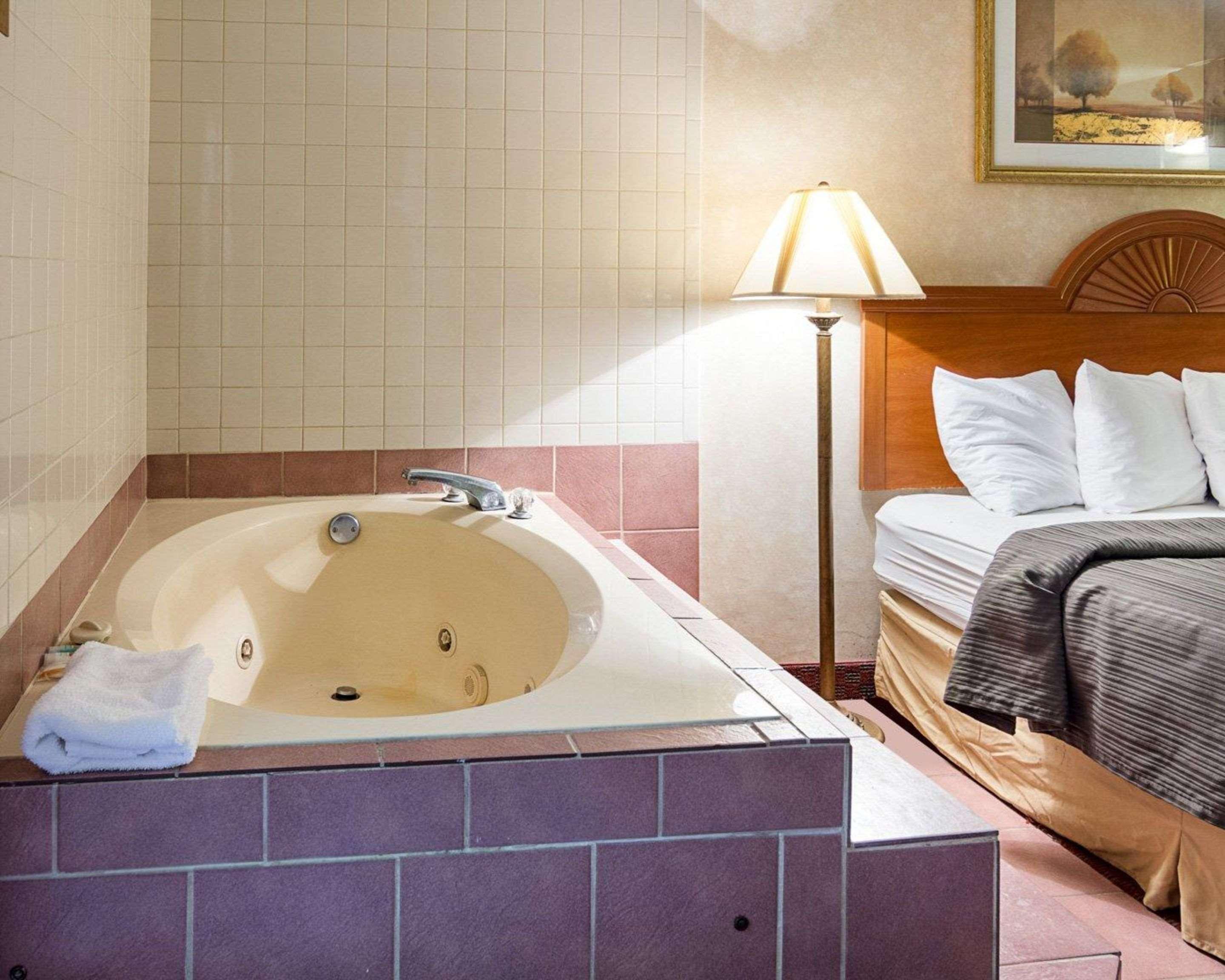 Quality Inn Petersburg Near Fort Gregg-Adams Екстериор снимка