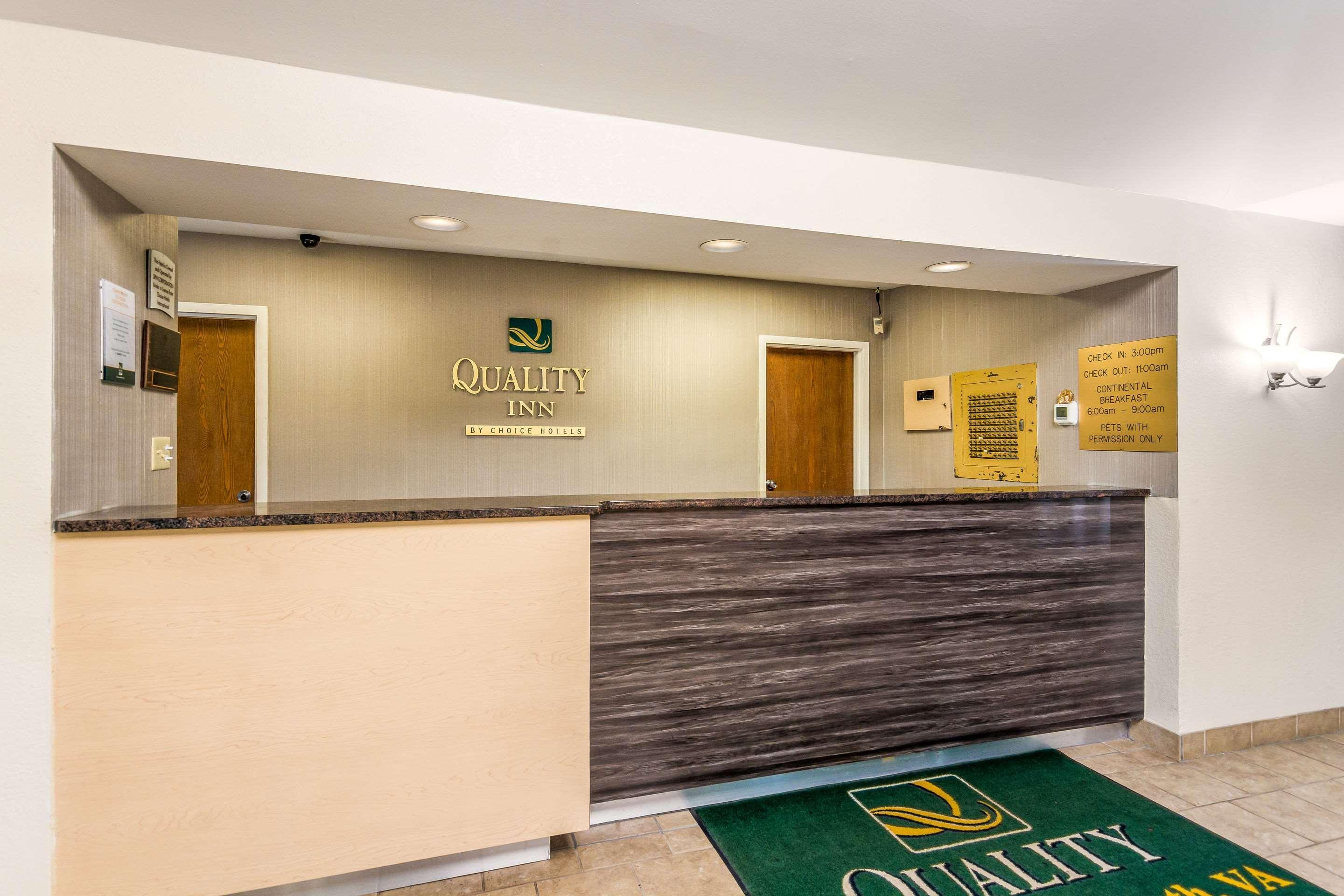 Quality Inn Petersburg Near Fort Gregg-Adams Екстериор снимка