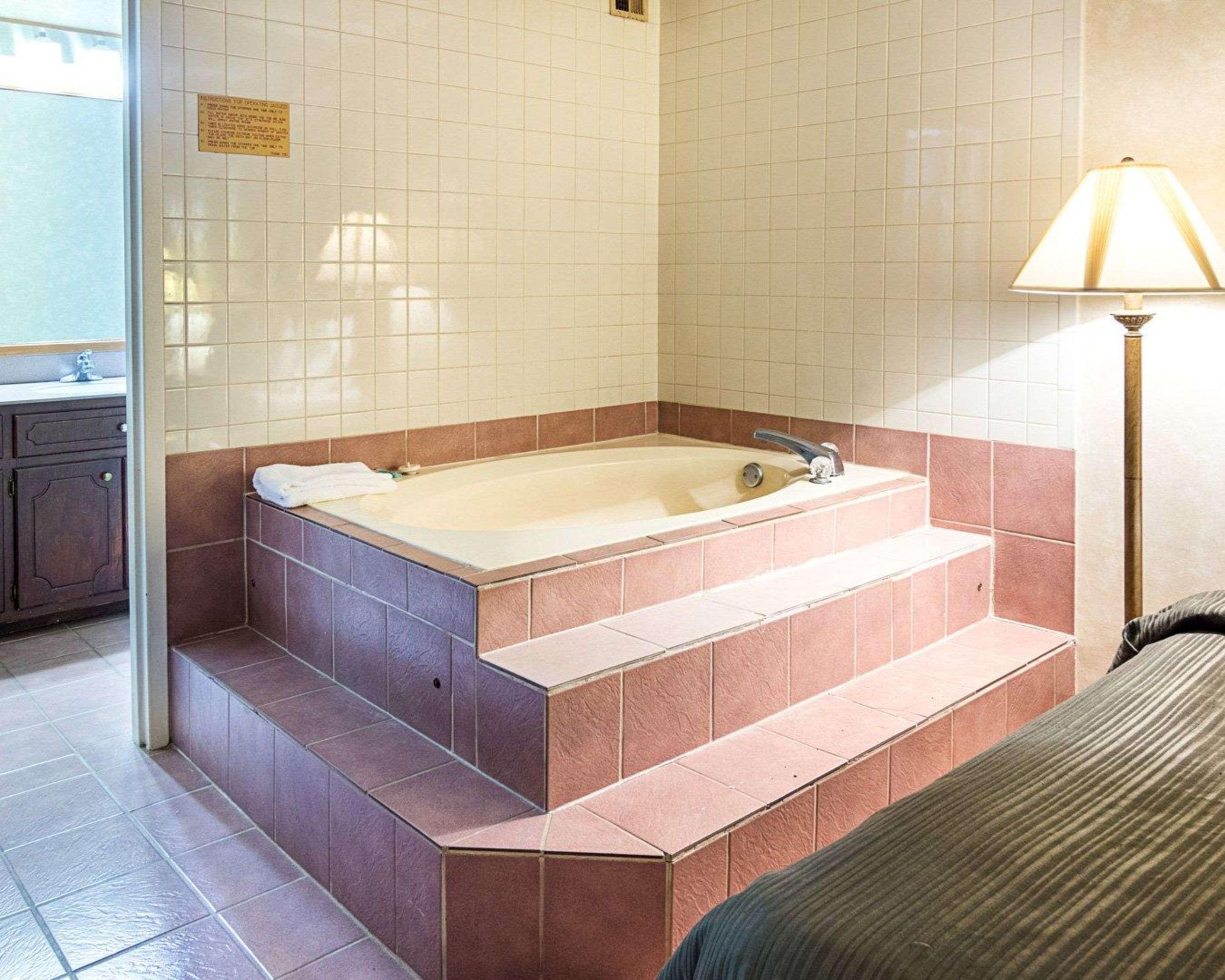 Quality Inn Petersburg Near Fort Gregg-Adams Екстериор снимка