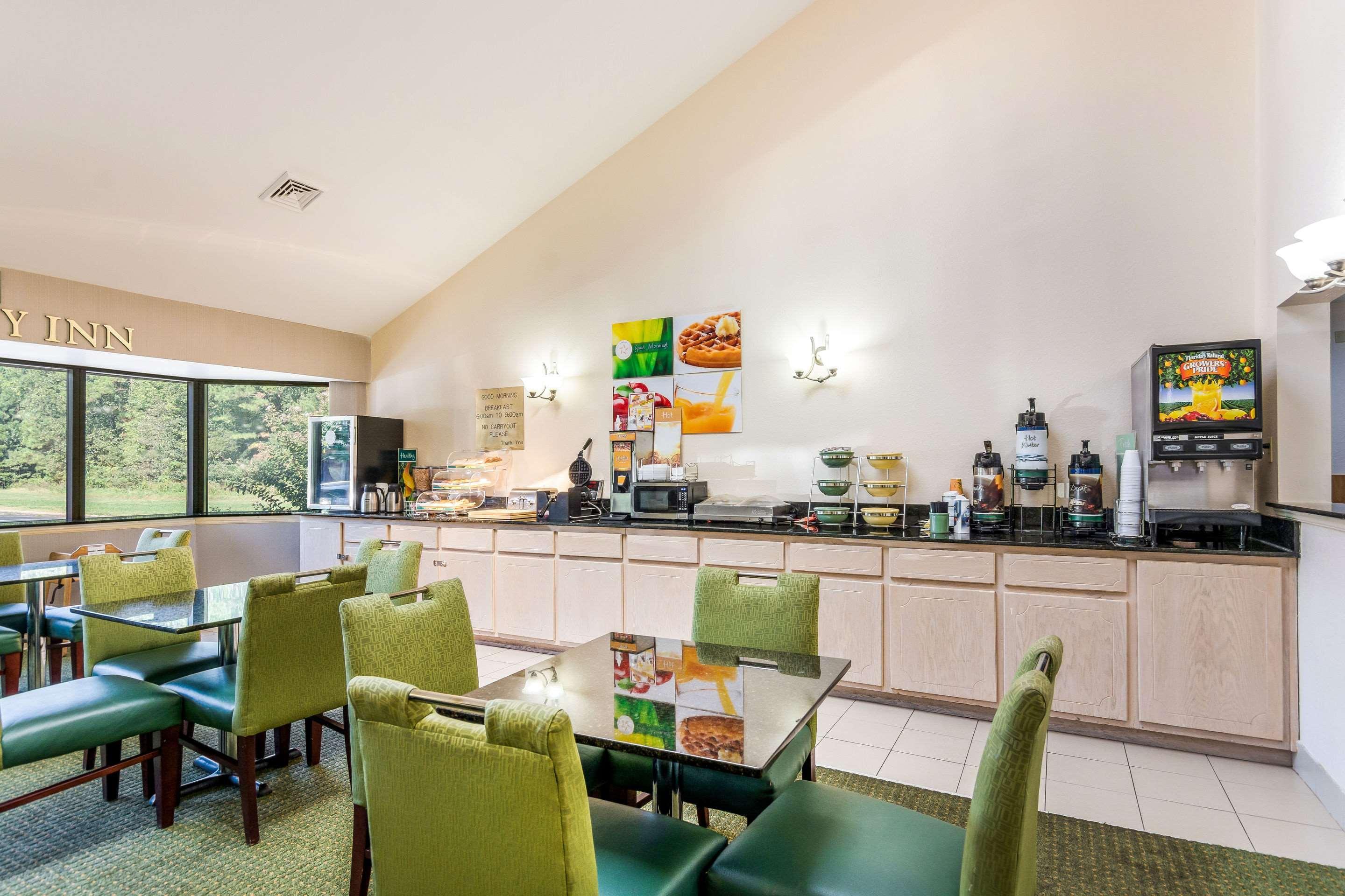 Quality Inn Petersburg Near Fort Gregg-Adams Екстериор снимка
