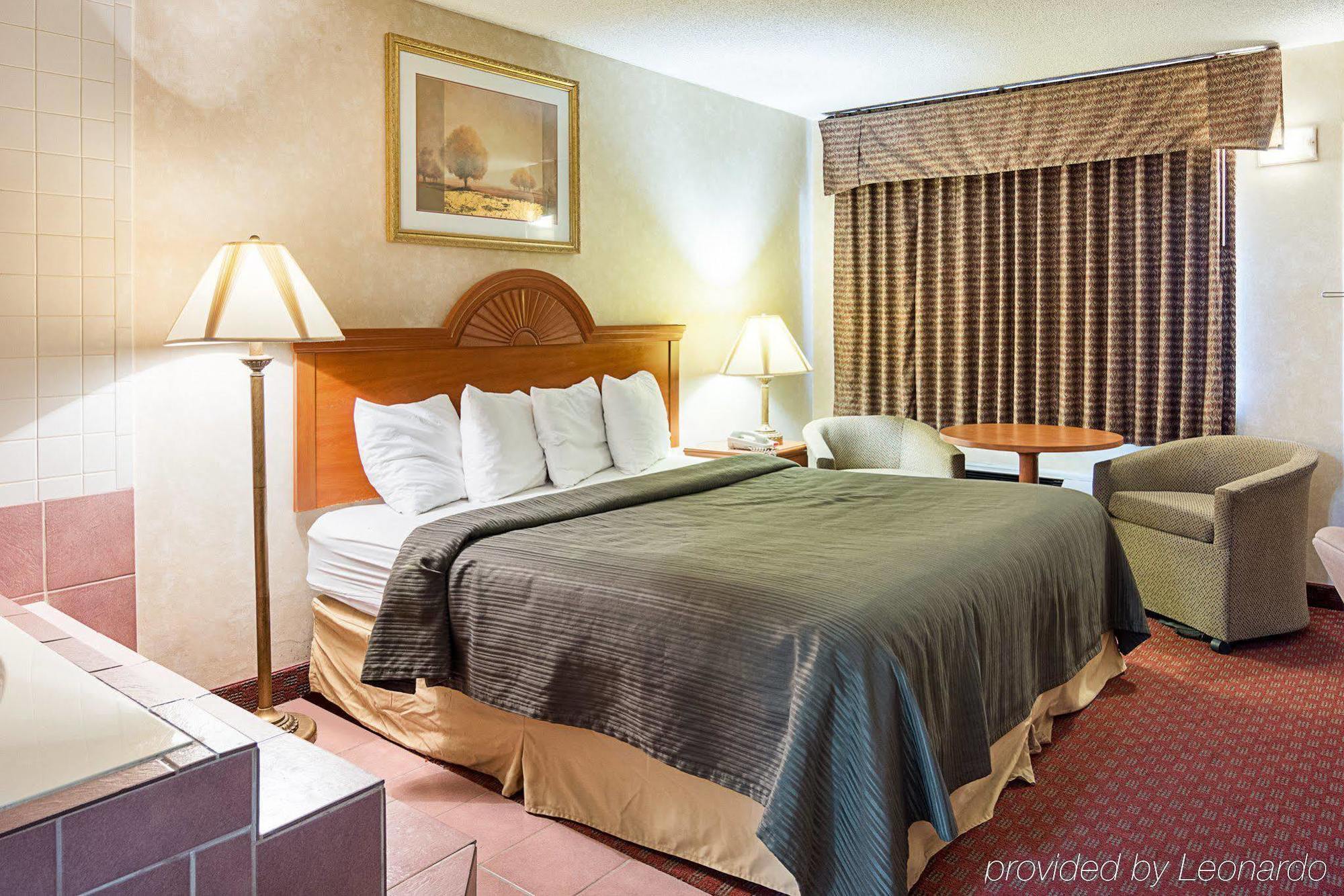 Quality Inn Petersburg Near Fort Gregg-Adams Екстериор снимка
