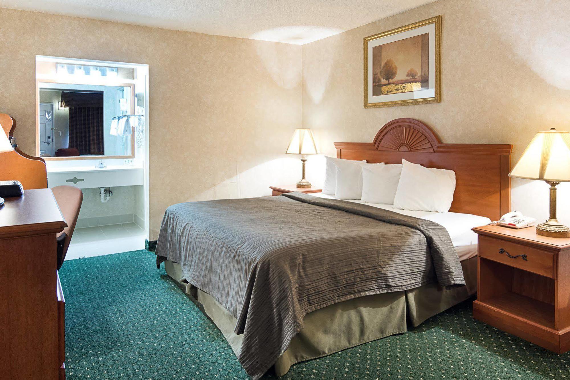 Quality Inn Petersburg Near Fort Gregg-Adams Екстериор снимка