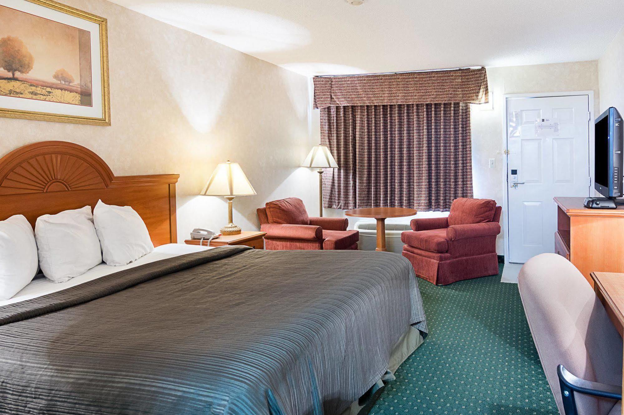 Quality Inn Petersburg Near Fort Gregg-Adams Екстериор снимка