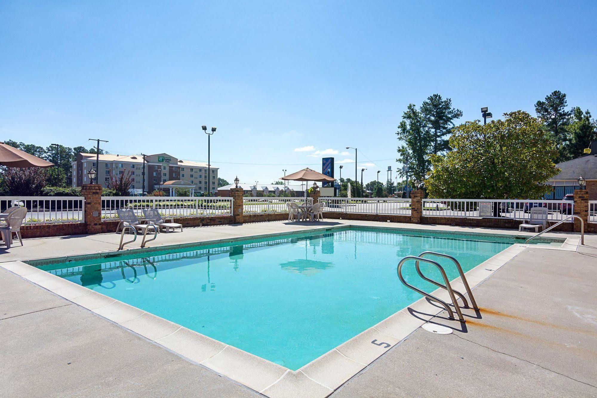 Quality Inn Petersburg Near Fort Gregg-Adams Екстериор снимка